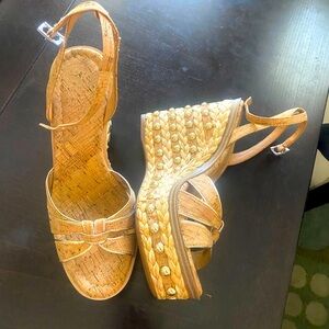 Vince camuto wedges great condition size 7.5